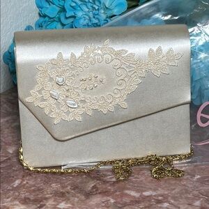 DYEABLES 50’s Gold Satin Lace Roses Gold Chain Beaded Clutch Never Used